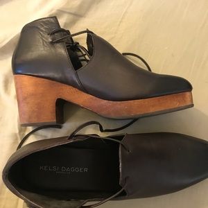 Kelsi Dagger clogs